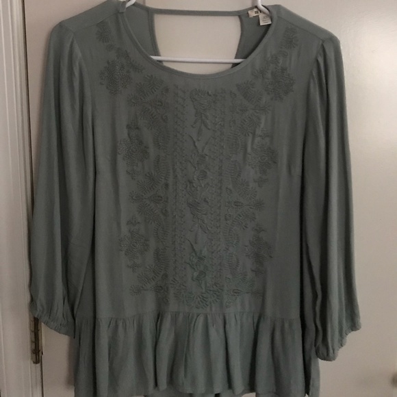 Francesca's Collections Tops - Green blouse from Francesca’s Francesca's Collections Tops - Green blouse from Francesca’s